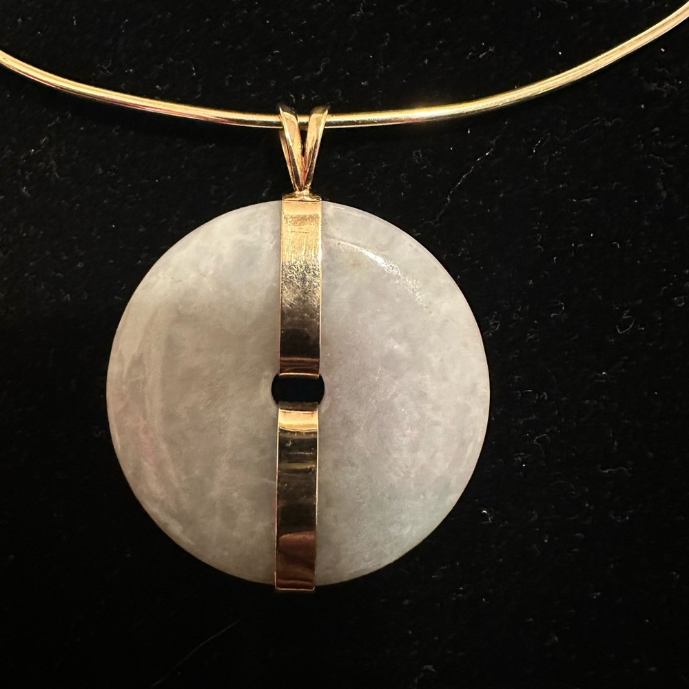 14k yellow Gold and jade pendant